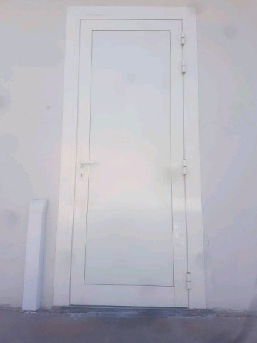 Fourniture et pose de porte en aluminium dans un commerce à Bandol - Steff Alu